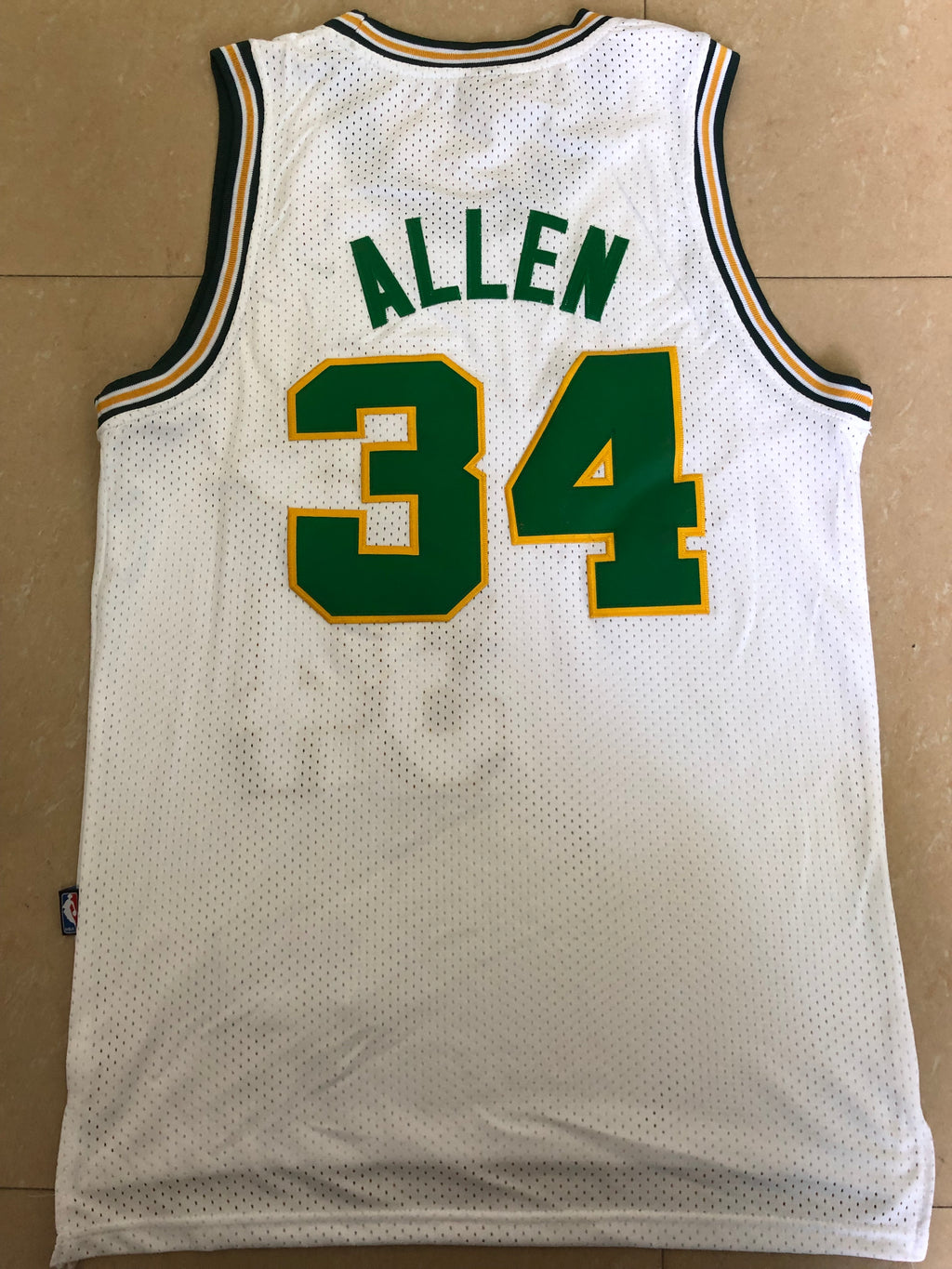 Men's Seattle SuperSonics Ray Allen #34 Mitchell & Ness Hardwood Classics Retro White Swingman Jersey