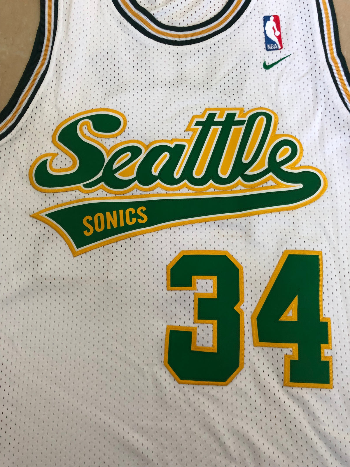 Men's Seattle SuperSonics Ray Allen #34 Mitchell & Ness Hardwood Classics Retro White Swingman Jersey